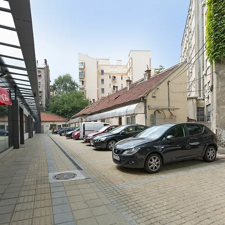 马卡尼豪华套房公寓式酒店 4*