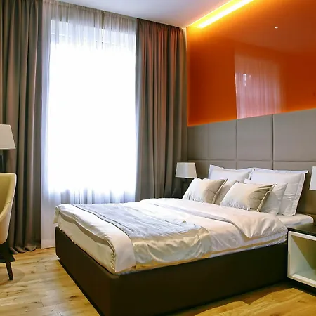 马卡尼豪华套房公寓式酒店 4*